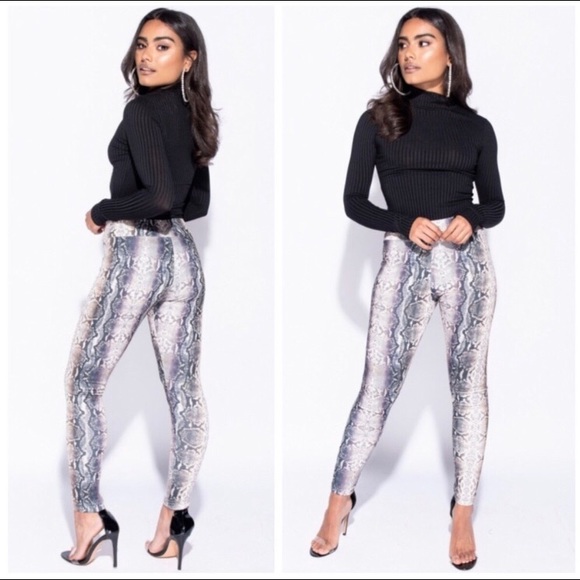 High Waisted Snakeskin Leggings 💋 - Picture 2 of 7